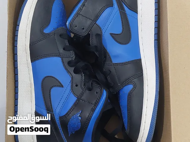 Nike air jordans 1 mid gs royal blue comes with the original box