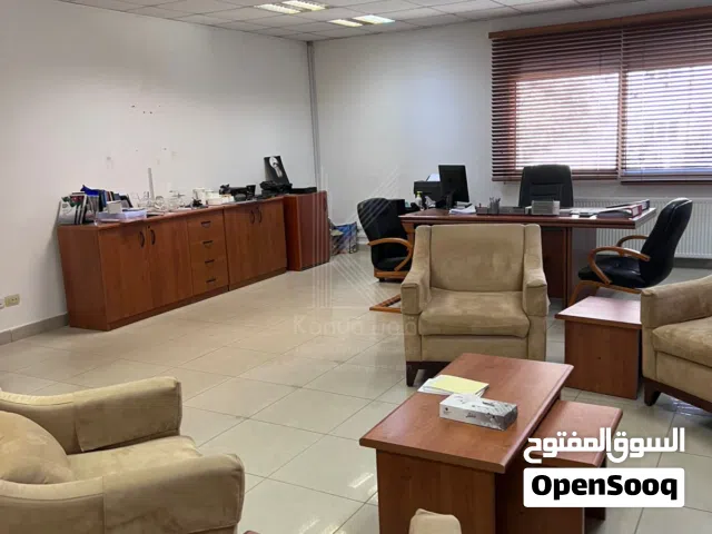 فيلا تجارية مميزة للبيع أو للإيجار في أم أذينة
