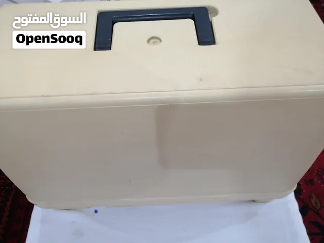 للبيع مكينة خياطة نظيفة جدا