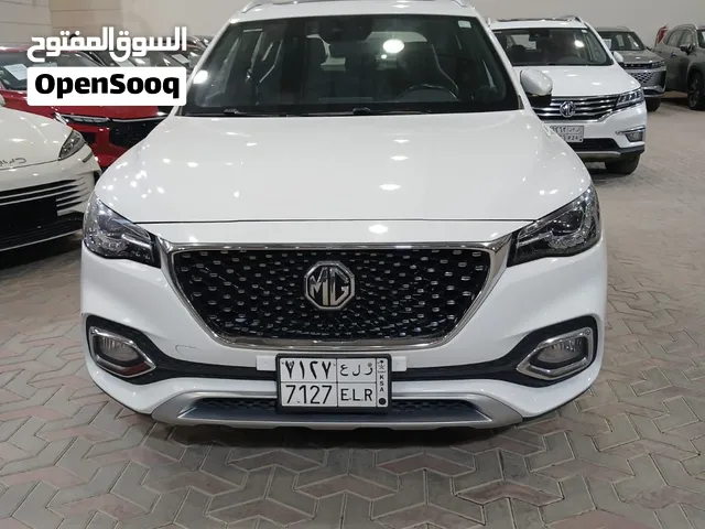 لون ابيض للبيع  MG HS 2023 2.0T 4WD