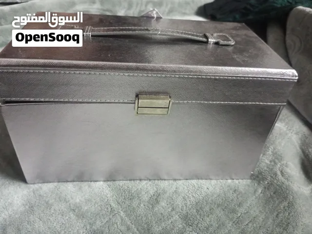 حقيبة مايكاب انيقة جدا تحتوي على 76قطعة ماركة ULTAbeauty