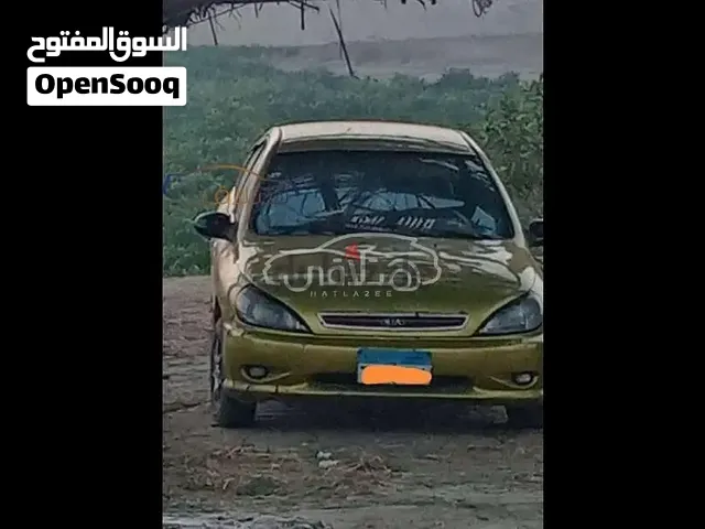 كيا ريو 2001 مانيوال للبيع استخدام عائلي دهان خارجي بالكامل فابريكا من الداخل .
