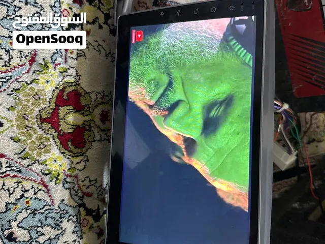 شاشة لجميع السيارت