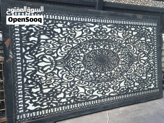 باب كراج ليزر بحال الوكاله مع كامل اغراضو
