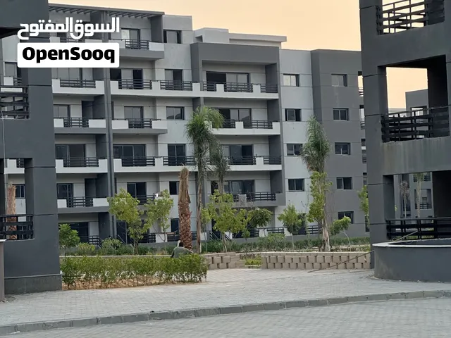 لسرعه البيع شقه بحديقه خاصه 138م متشطبه ف مصر الجديده بكمبوند ستودا بجوار حجوجه