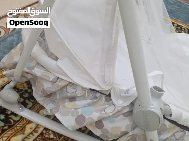 سرير اطفال نظيف وراقي من سنتربوينت