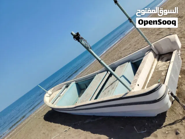 للبيع قارب 23 قدم نضيف شبه وجديد مصنع الغيلاني لتواصل في الوصف قابل لتفاوض القالب الكبير