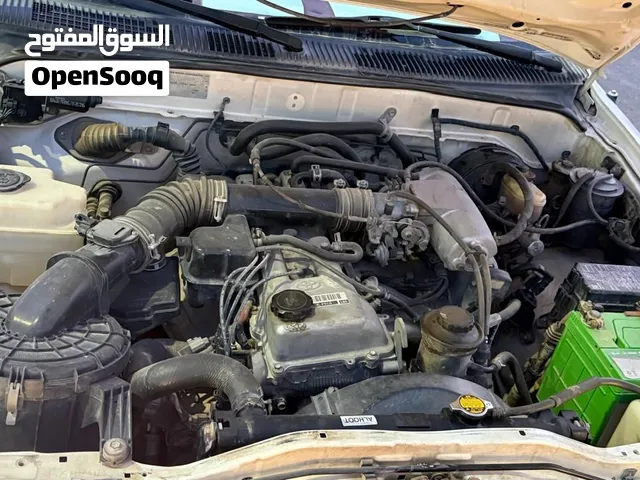 تويوتا هايلوكس بيكب نظيف 2005