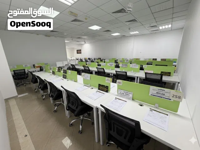 يوفر مركز بن حارب للأعمال مساحات مكتبية مشتركة للإيجار بعقود سنوية مصدقة من البلدية وقابلة للتجديد