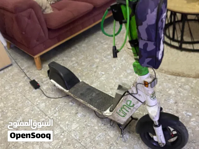 سكوتر كهربائي نوع lime