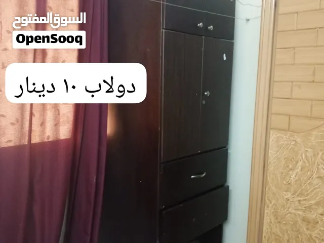 دولاب نظيف لون بني 10 دينار فقط