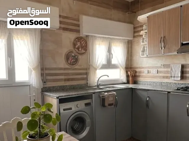 شقه في حي السلام 2غرف شهاده عقاريه دور ثالث جيران محترمين مكان هادئ اقرا الوصف