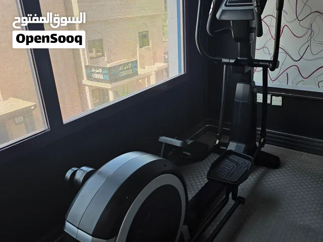 للبيع جهاز إليبتيكال – Elliptical Cross Trainer جهاز كارديو رياضي مستعمل بحالة جيدة جدًا.