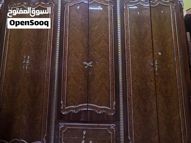 دولاب ملابس كبير قابل للتفاوض