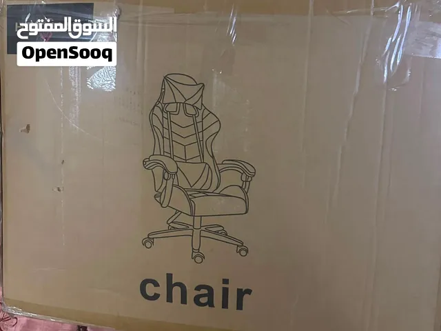 كرسي قيمق اللون اسود