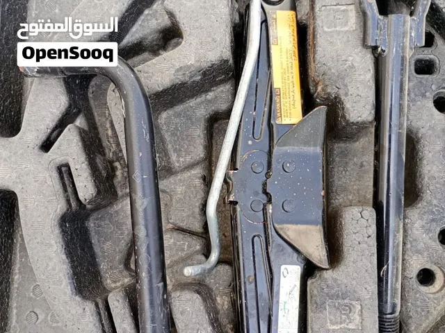 جيك لرفع السيارة للبيع