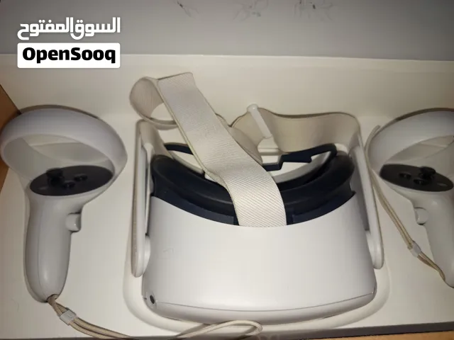 meta quest 2 بجوده ممتازه بدون اي خدش مع جميع الملحقات مع يدين ثنتين