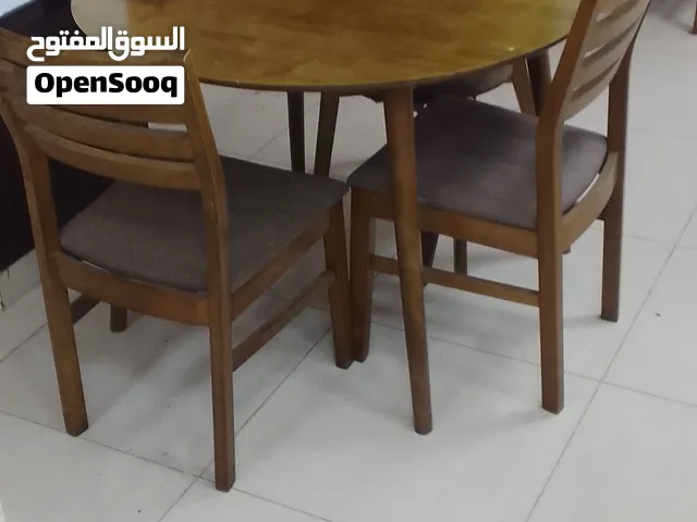 3 طاولات للبيع السعر 55 ريال
