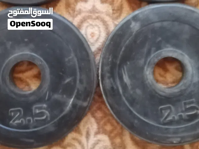 متوفر معي قرصين وزن 2.5 كيلو فتحه كبيره يركب بار المبي وتمرين قبضه اليد وزن 350LBS