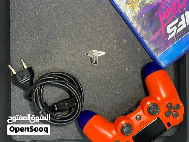 للبيع PS4 Slim بحجم 750gb (750gb) نظيف + يد ولعبة من الأقوى! For sale: PS4 Slim