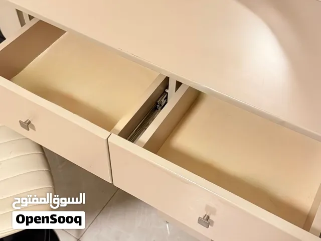 تسريحه جديده بالكامل مع مرايا و كرسي