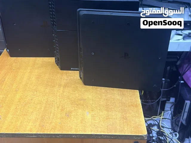اجهزة سوني فور مستعمل فات الجهاز مع يده واحدة واسلاكه كاملة عليه كفالة شهري