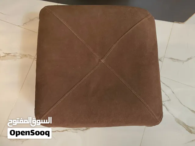 كرسي للاقدام مخمل اللون بني