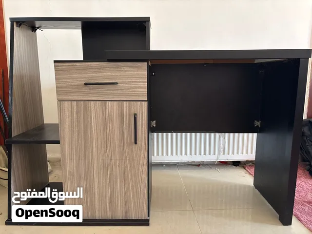 طاولة مكتبية مستعملة بحالة ممتازة وجديدة
