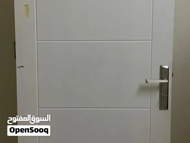 باب خشب إيطالي مودرن (دهان شركة) بحالة الوكالة