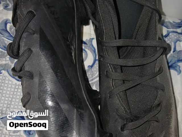 حذاء كرة قدم للبيع 150 غير قابل للتفاوض