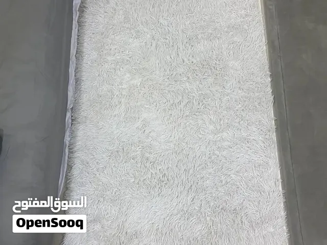 سجادة بتصميم أنيق وملمس ناعم للغاية
