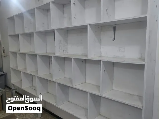رفوف خشبية منظمة للمحلات والمكاتب والتخزين