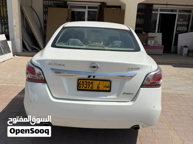 Nissan Altima Sedan 2016 model white