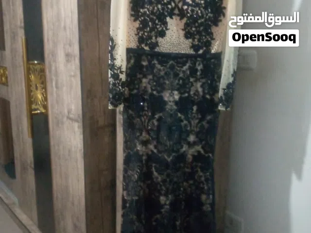 فستان بحال الجديد لبسة وحدة طويل مكسم مع شاحط بسيط