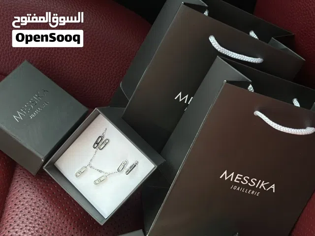 اساور و اطقم مع بكس الماركة ( بيع للزباين او اللي حابين يفتحو بزنز