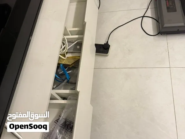 طاولة تلفزيون