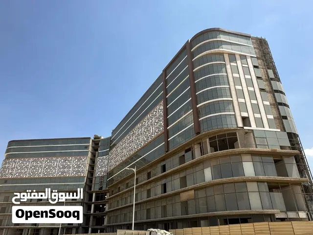مكتب اداري للبيع بسقط شهري 15,000في مول مبني بالكامل  وهستلمه متشطب كمان سنه