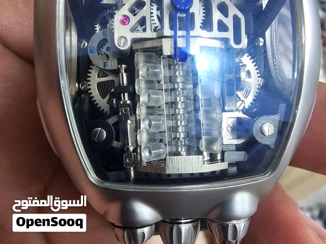 ساعة شبيه لساعه بوجاتي
