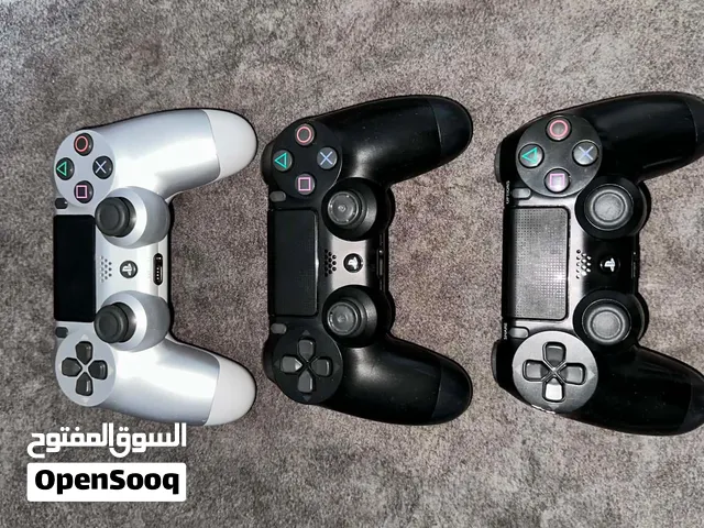 للبيييع ثلاث ايادي بليستيشن 4 اصليييي اجداد وكاله افحصهم وين ما بدك اقرء الوصف!!!!!!
