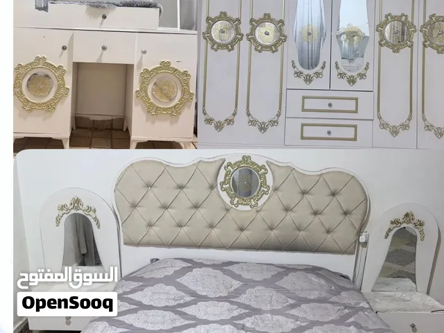 غرفة نوم كامله شبه جديده مع سرير طبي
