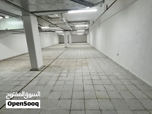 مخازن للايجار مساحات 16 و 32 و 75 م و  200م ارتفاع 2.5 الي 3 م مكيفة نزله سياره مصعد خدمات