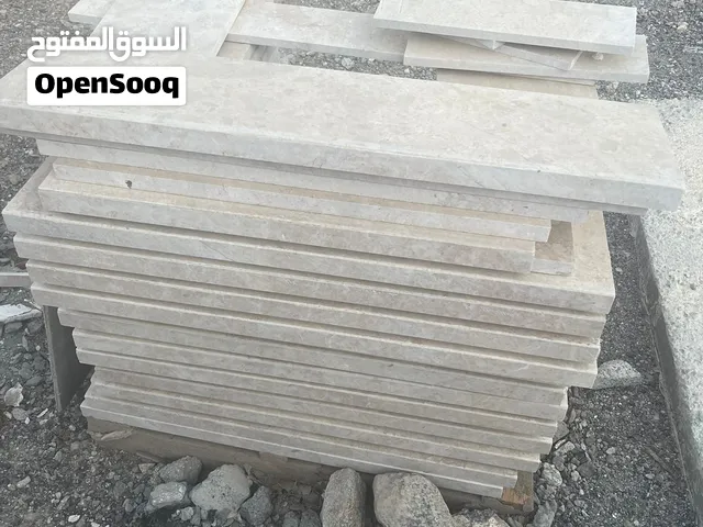 رخام عماني نخب أول لدرج منزل  مع زاوية قص 45 درجة