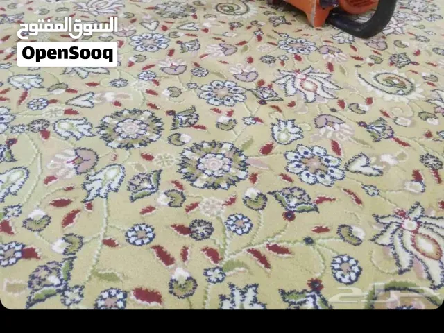 عامل تقطيع حطب و تقليم اشجار و تنسيق حدايق