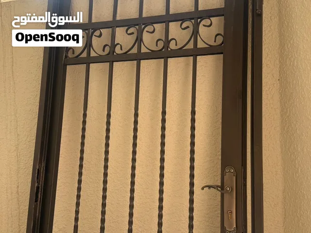 باب حديد مع الايطار