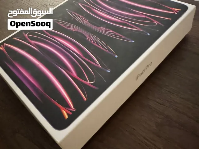 Apple iPad Pro 12.9-inch, 6th Generation, Wi‐Fi model with 256GB storage in Space Gray.