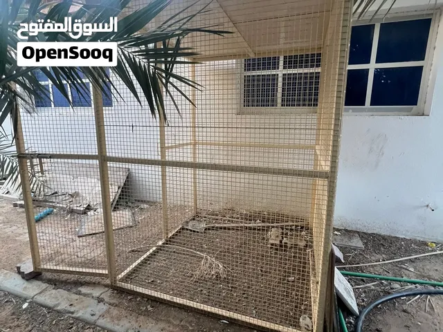 قفص كبير للطيور او الدجاج