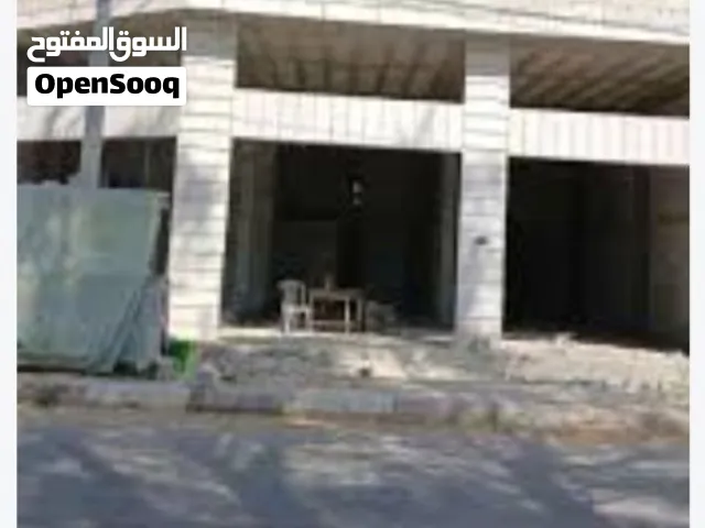 مخزن بين المخيمين عسكر في حي ابو المعالي عظم ارتفاع 8 م وعرض 10 م وممكن عمل سده