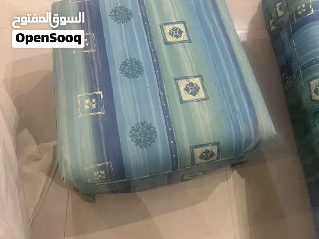 اثاث للبيع.