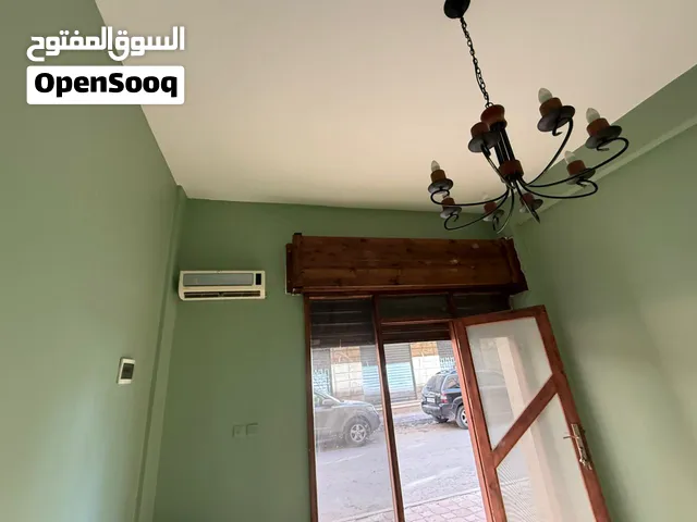 محل تشطيب 2025 مجهز بديكوره مقابل مول الحياة لإيجار من المالك
