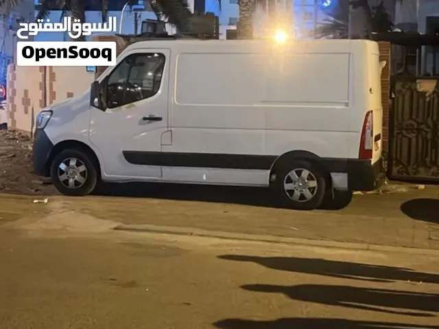 سيارة رينو 2021 باص فان ديزل بحالة ممتازة مع مواصفات خليجية